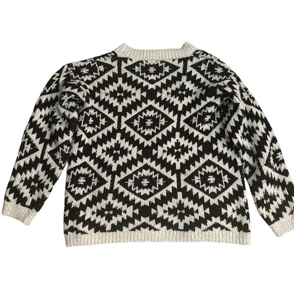 On Blue brand Grey and Black Aztec Tribal Print Cardigan Sweater - Picture 2 of 4